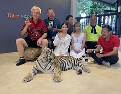 ลูกค้าจาก Japan มาใช้บริการกับเรา พาเที่ยวพัทยาสนุกสนาน